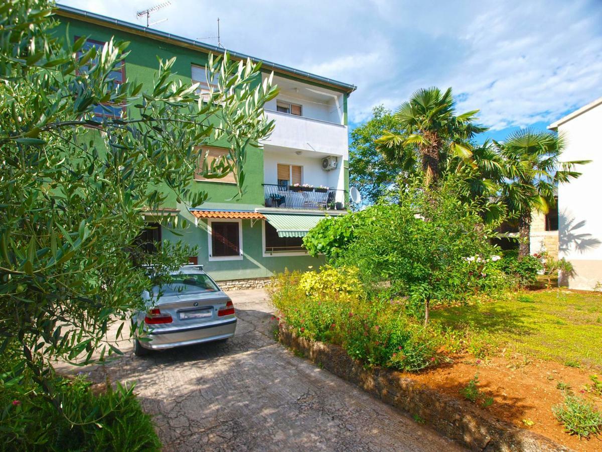 Apartments Fuma 161 Ровінь Екстер'єр фото